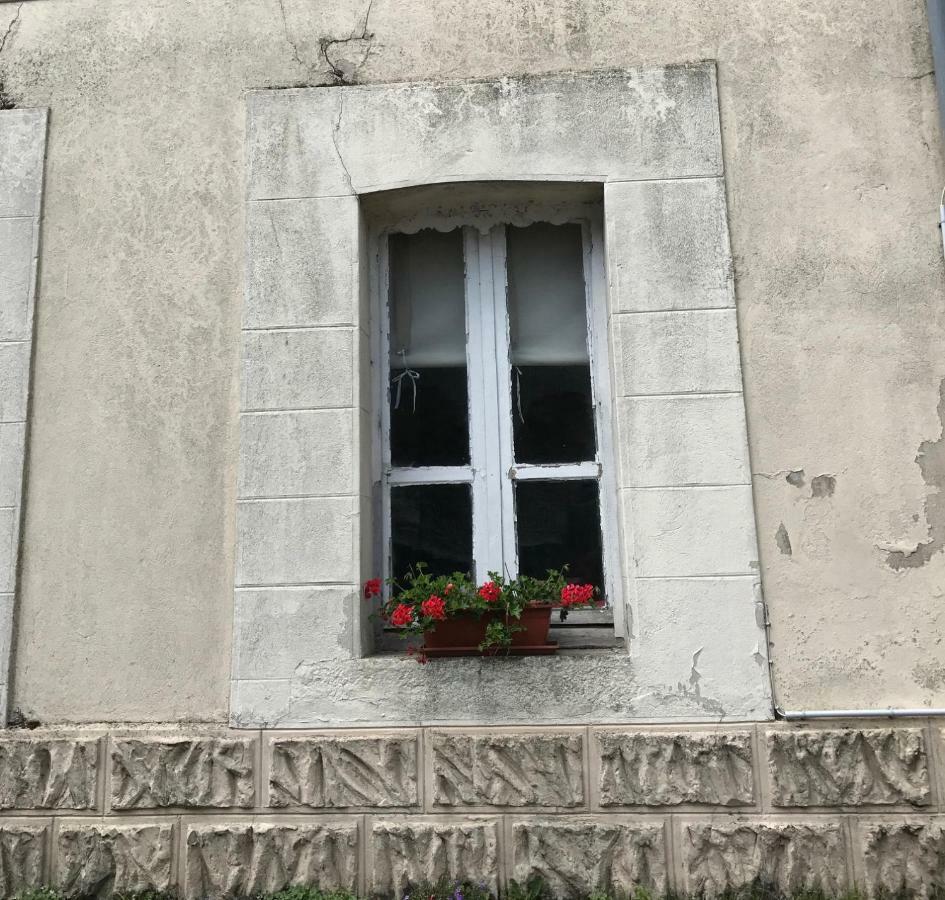 Le Petit Logement Leilighet Pre-en-Pail-Saint-Samson Eksteriør bilde